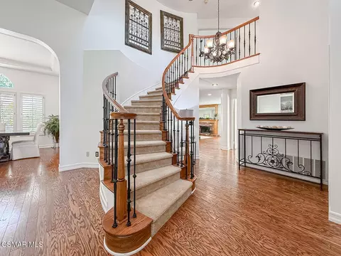 Entry Way - 667 Azure Hills Dr, Simi Valley, CA 93065 photo 4 of 5