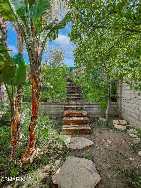 Exterior - 667 Azure Hills Dr, Simi Valley, CA 93065 photo 15 of 17