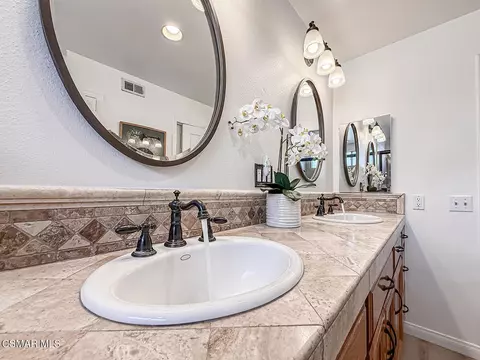 Bath - 667 Azure Hills Dr, Simi Valley, CA 93065 photo 5 of 10