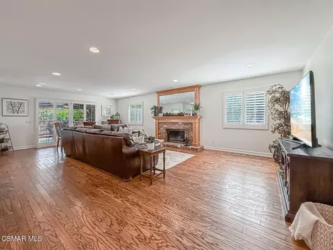 Living - 667 Azure Hills Dr, Simi Valley, CA 93065 photo 4 of 5