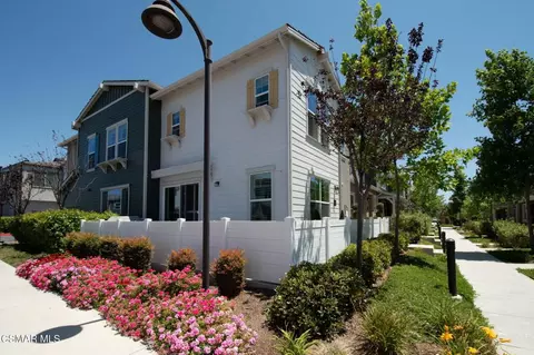 Exterior - 114 Red Brick Dr #1, Simi Valley, CA 93065 photo 3 of 10