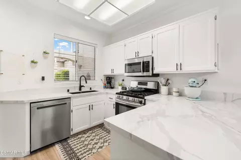 Kitchen - 11523 Treeview Ct, Moorpark, CA 93021 photo 2 of 4