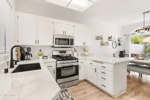 Kitchen - 11523 Treeview Ct, Moorpark, CA 93021 photo 3 of 4