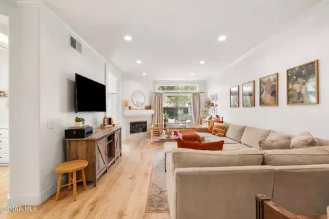 Living - 11523 Treeview Ct, Moorpark, CA 93021 photo 1 of 2