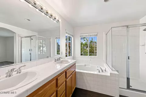 Bath - 2493 Aurora Ln, Simi Valley, CA 93063 photo 3 of 5