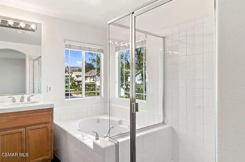 Bath - 2493 Aurora Ln, Simi Valley, CA 93063 photo 2 of 5