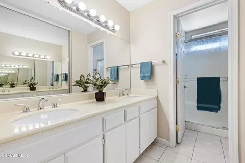 Bath - 1806 Rory Ln #6, Simi Valley, CA 93063 photo 2 of 7