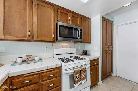 Kitchen - 1806 Rory Ln #6, Simi Valley, CA 93063 photo 5 of 6
