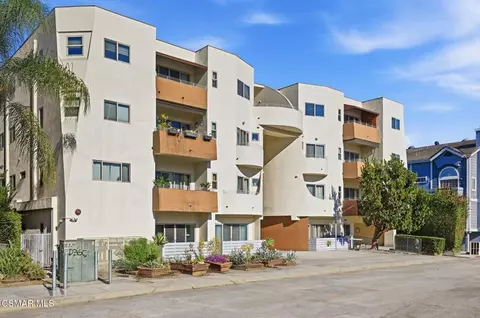 5016 Bakman Ave #104, North Hollywood, CA 91601