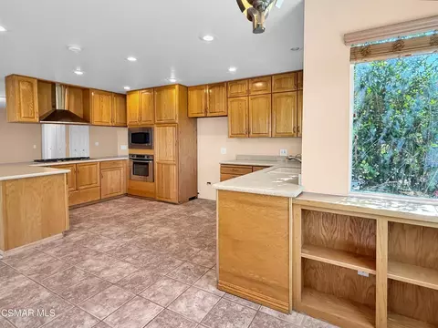 Kitchen - 2161 Stoneman St, Simi Valley, CA 93065 photo 4 of 8