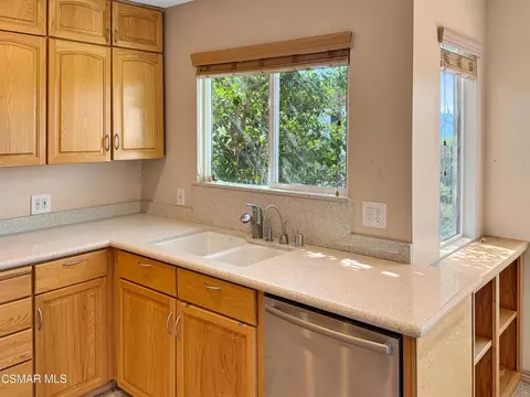 Kitchen - 2161 Stoneman St, Simi Valley, CA 93065 photo 7 of 8