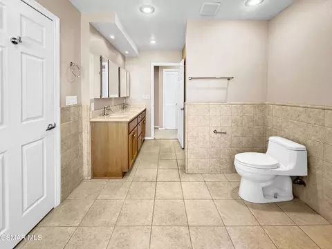 Bath - 2161 Stoneman St, Simi Valley, CA 93065 photo 1 of 6