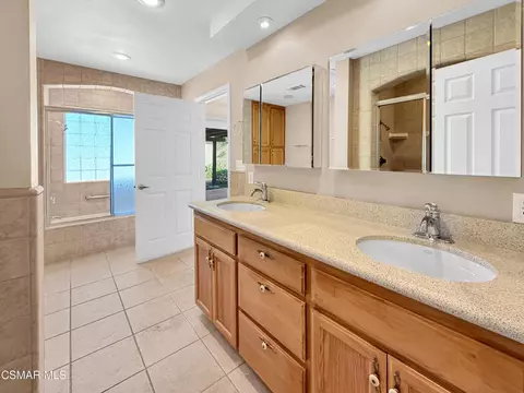Bath - 2161 Stoneman St, Simi Valley, CA 93065 photo 2 of 6