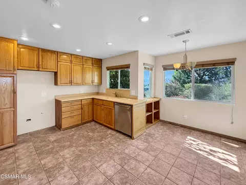 Kitchen - 2161 Stoneman St, Simi Valley, CA 93065 photo 6 of 8