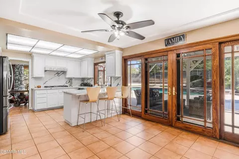 Kitchen - 652 Stonebrook St, Simi Valley, CA 93065 photo 7 of 8