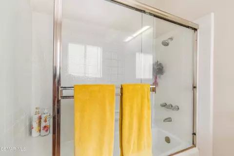 Bath - 652 Stonebrook St, Simi Valley, CA 93065 photo 5 of 6