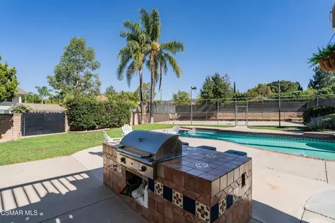 Exterior - 652 Stonebrook St, Simi Valley, CA 93065 photo 12 of 15