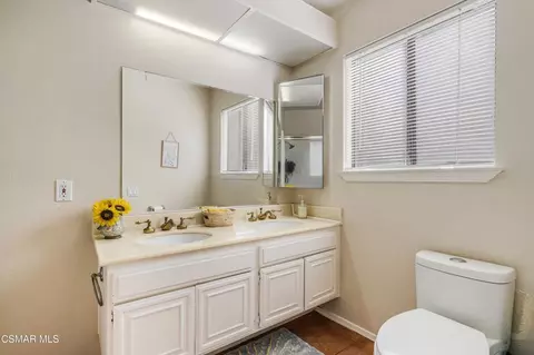 Bath - 652 Stonebrook St, Simi Valley, CA 93065 photo 4 of 6