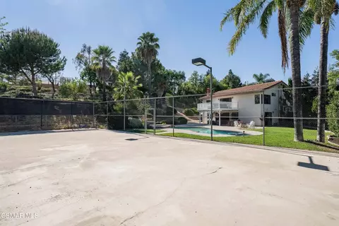 Exterior - 652 Stonebrook St, Simi Valley, CA 93065 photo 7 of 15