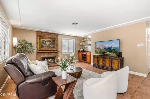 Living - 652 Stonebrook St, Simi Valley, CA 93065 photo 6 of 6