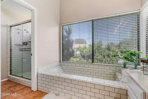 Bath - 652 Stonebrook St, Simi Valley, CA 93065 photo 3 of 6