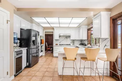 Kitchen - 652 Stonebrook St, Simi Valley, CA 93065 photo 6 of 8