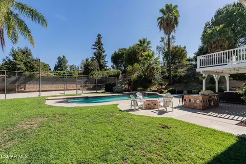 Exterior - 652 Stonebrook St, Simi Valley, CA 93065 photo 10 of 15