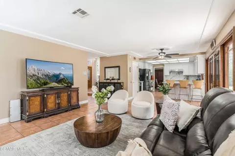 Living - 652 Stonebrook St, Simi Valley, CA 93065 photo 4 of 6