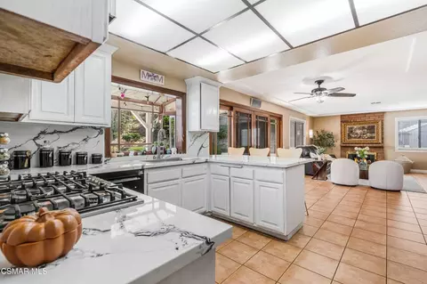 Kitchen - 652 Stonebrook St, Simi Valley, CA 93065 photo 1 of 8
