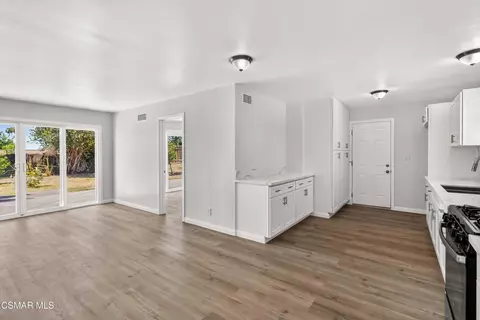 Living - 2233 Caldwell Ave, Simi Valley, CA 93065 photo 2 of 3