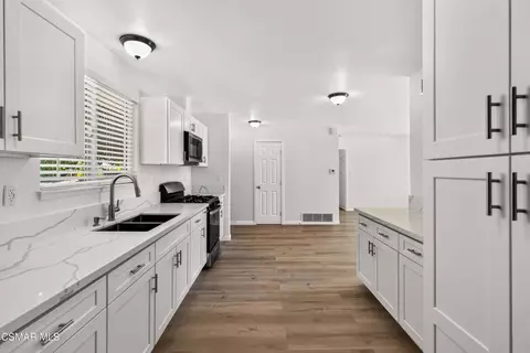 Entry Way - 2233 Caldwell Ave, Simi Valley, CA 93065 photo 6 of 6