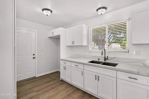 Entry Way - 2233 Caldwell Ave, Simi Valley, CA 93065 photo 5 of 6