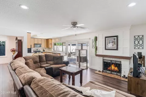Living - 3062 Barnes St, Simi Valley, CA 93065 photo 2 of 3