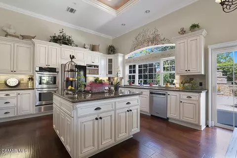 Kitchen - 11020 E Las Posas Rd, Camarillo, CA 93012 photo 4 of 9