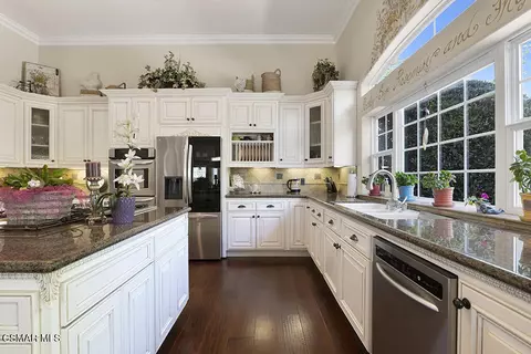 Kitchen - 11020 E Las Posas Rd, Camarillo, CA 93012 photo 7 of 9