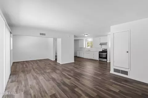 Living - 1447 Alexander St, Simi Valley, CA 93065 photo 2 of 3