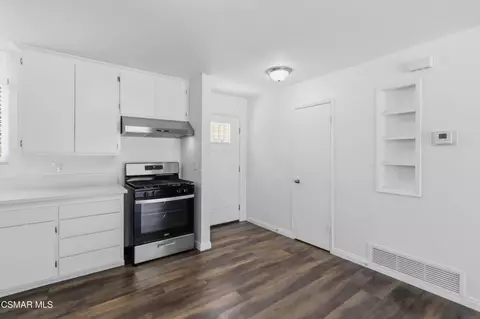 Entry Way - 1447 Alexander St, Simi Valley, CA 93065 photo 2 of 3
