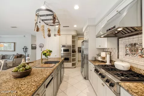 Kitchen - 4567 Bristlecone Cir, Moorpark, CA 93021 photo 4 of 5