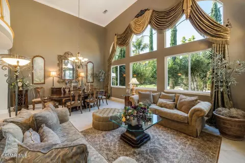 Living - 4567 Bristlecone Cir, Moorpark, CA 93021 photo 2 of 4