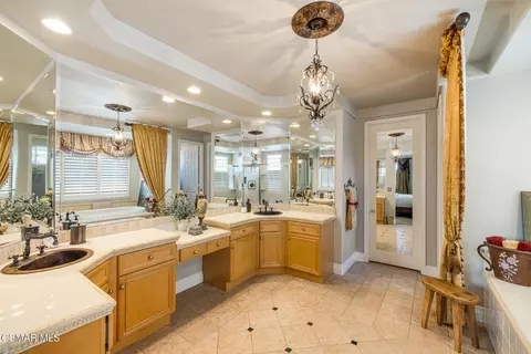 Bath - 4567 Bristlecone Cir, Moorpark, CA 93021 photo 2 of 6