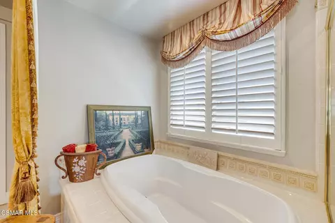 Bath - 4567 Bristlecone Cir, Moorpark, CA 93021 photo 4 of 6