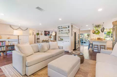Living - 1039 Nonchalant Dr, Simi Valley, CA 93065 photo 4 of 5