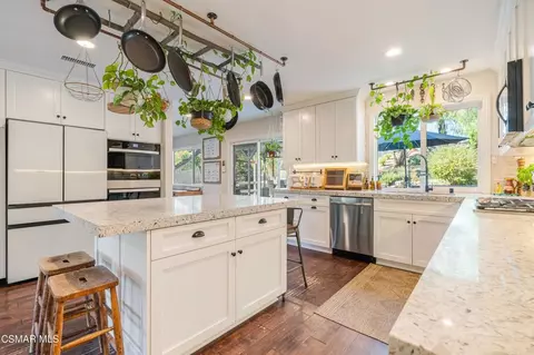 Kitchen - 1039 Nonchalant Dr, Simi Valley, CA 93065 photo 3 of 7