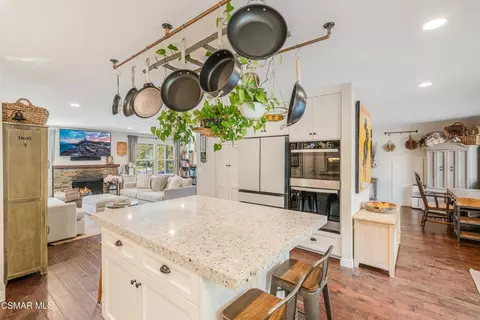 Kitchen - 1039 Nonchalant Dr, Simi Valley, CA 93065 photo 7 of 7