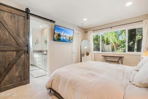 Bedroom - 1039 Nonchalant Dr, Simi Valley, CA 93065 photo 2 of 5