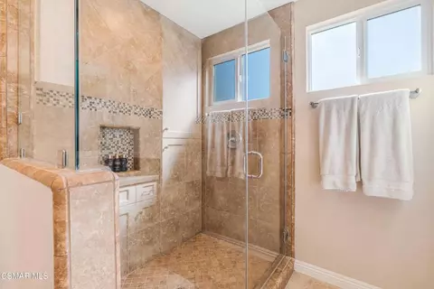 Bath - 1039 Nonchalant Dr, Simi Valley, CA 93065 photo 2 of 4