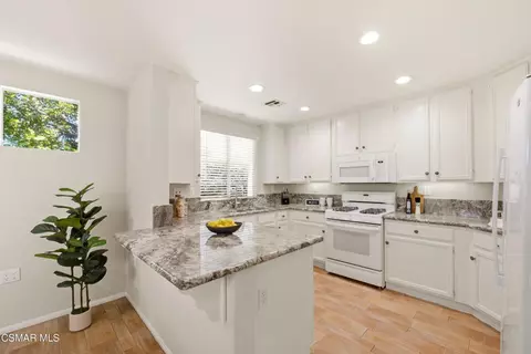 Kitchen - 2043 Tulip Ave, Simi Valley, CA 93063 photo 1 of 4