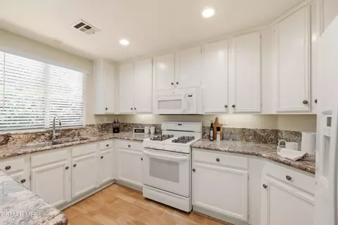 Kitchen - 2043 Tulip Ave, Simi Valley, CA 93063 photo 2 of 4