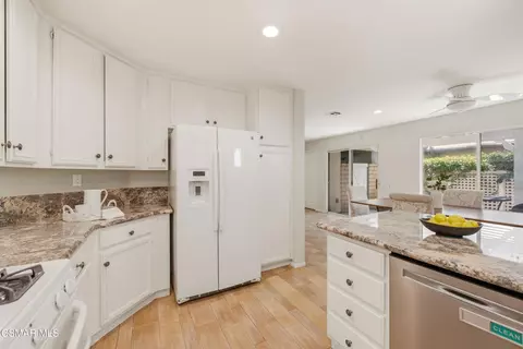 Kitchen - 2043 Tulip Ave, Simi Valley, CA 93063 photo 4 of 4