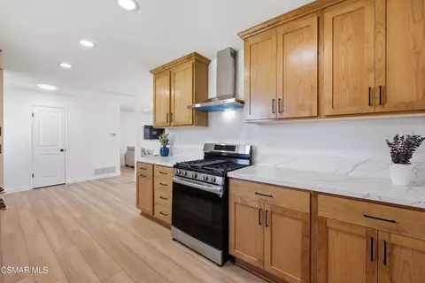 Kitchen - 1634 Arcane St, Simi Valley, CA 93065 photo 3 of 4